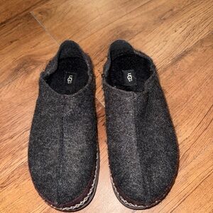 UGG Women's Black Refelt Tasman Wool
Winter Slip-On Casual Slipper Size 10